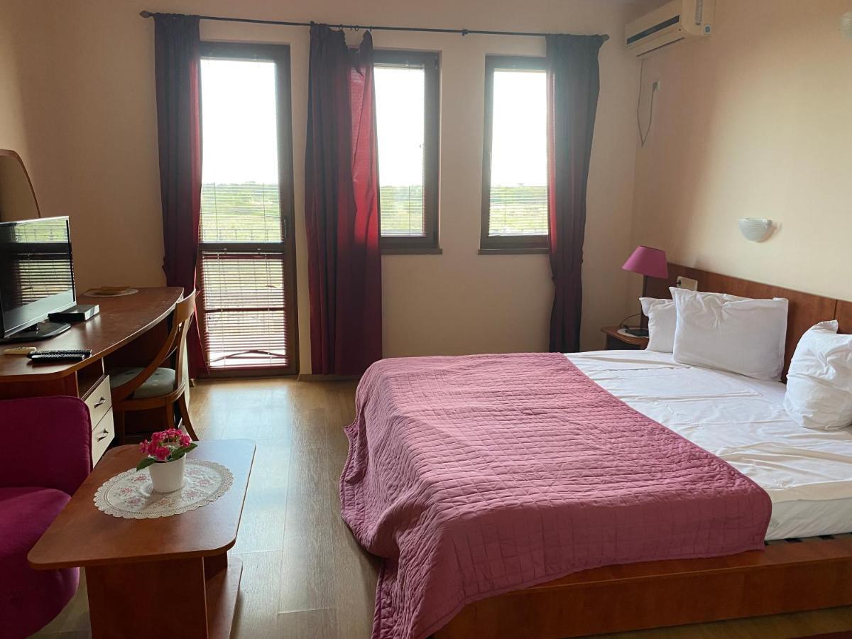 Guest House Golden Flake 4Km From Bolata Beach Bulgarevo Exterior photo