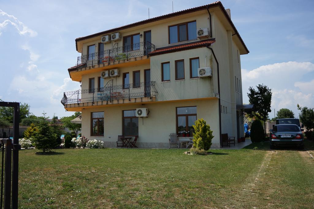 Guest House Golden Flake 4Km From Bolata Beach Bulgarevo Exterior photo